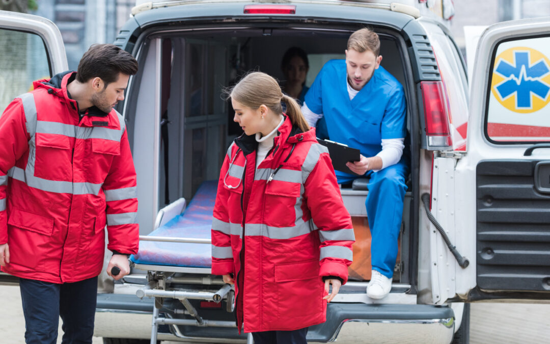Kiedy potrzebny jest transport sanitarny, a kiedy medyczny? Różnice i przykłady