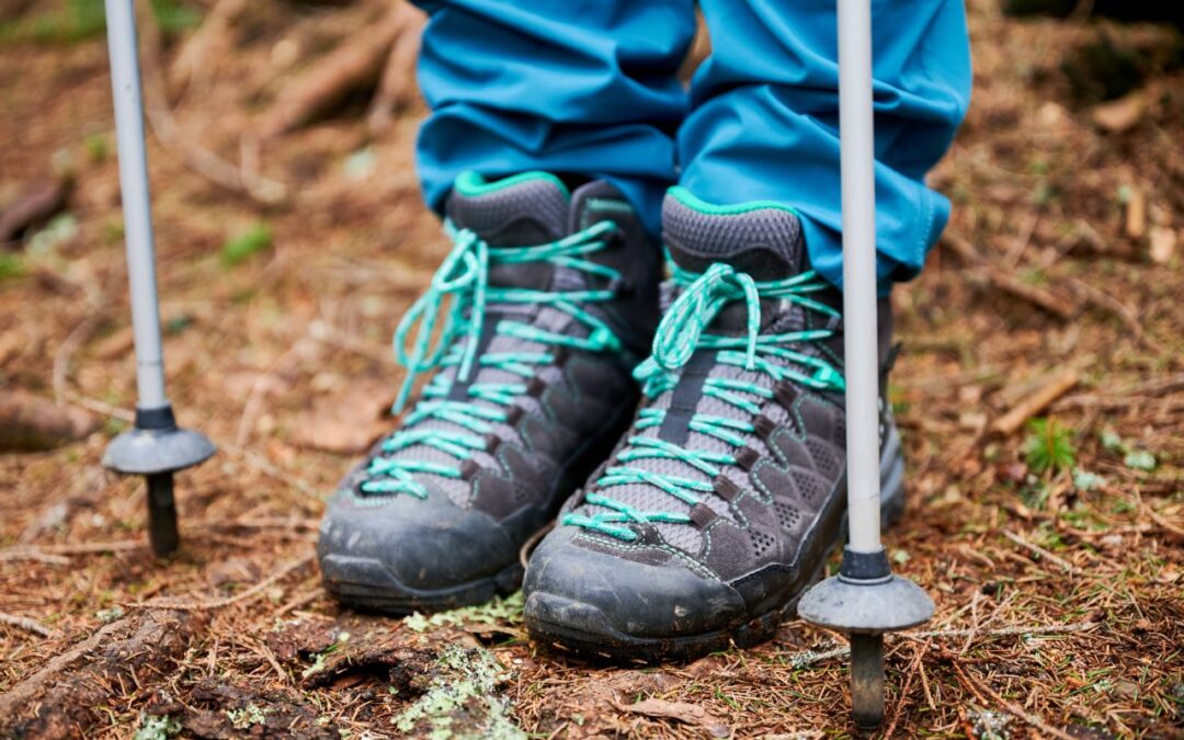Buty trekkingowe do nordic walking. Kiedy sprawdzą się lepiej niż lekkie buty sportowe?