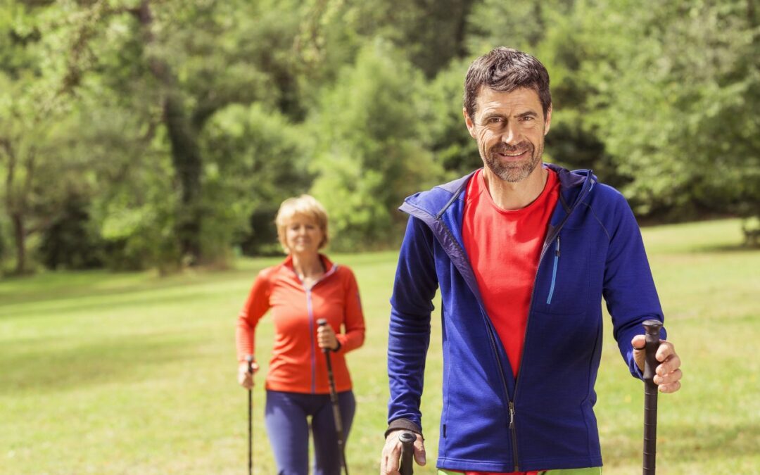 Trening cardio a nordic walking. Czy marsz z kijami może być częścią planu kondycyjnego?